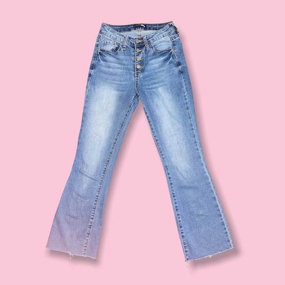 Fashion Nova Ankle, Flare jeans. Amazing stretch and hugs the body so nice! - Picture 2 of 3